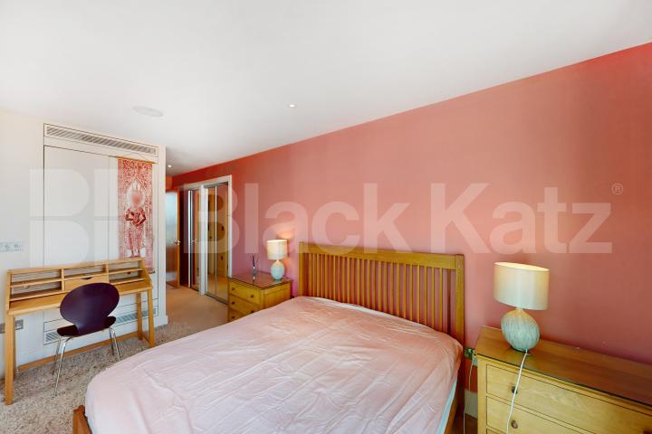 Stunning 3 bed 3 bath overlooking the Thames Flagstaff House St George Wharf, Vauxhall